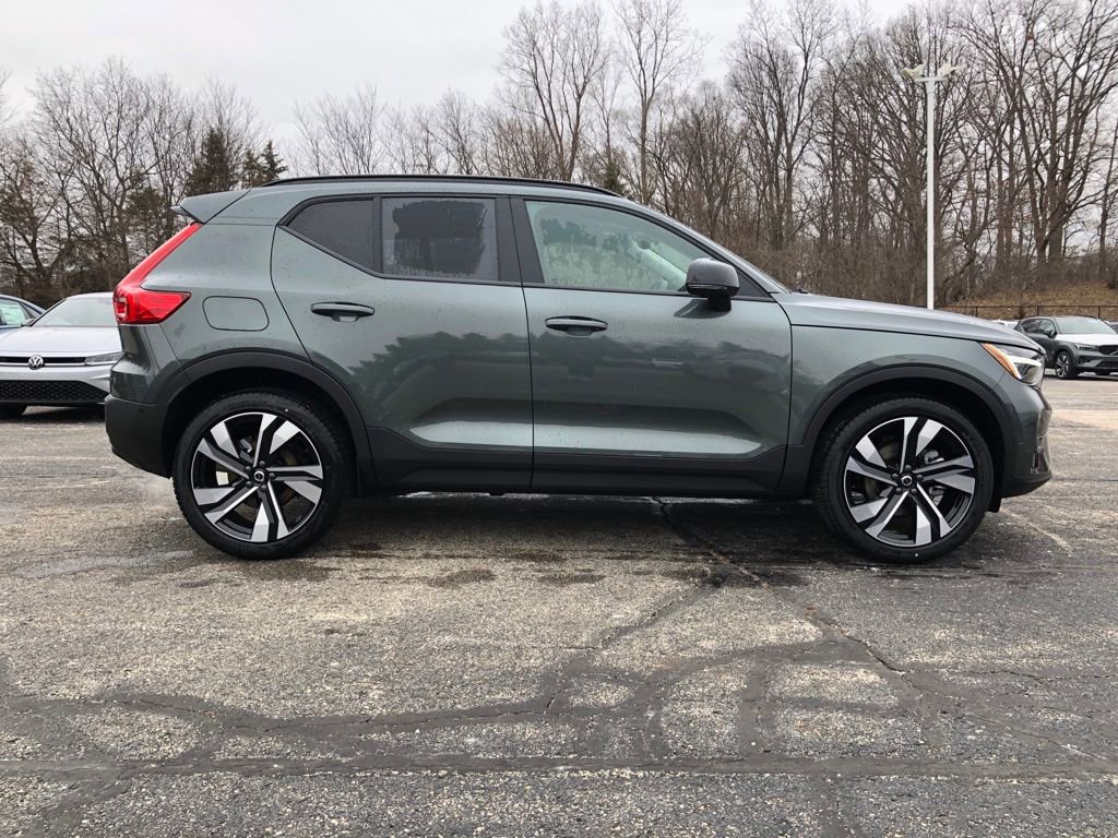 New 2026 Volvo XC40 B5 Plus w/ Protection Package Premier AWD/4WD image 8