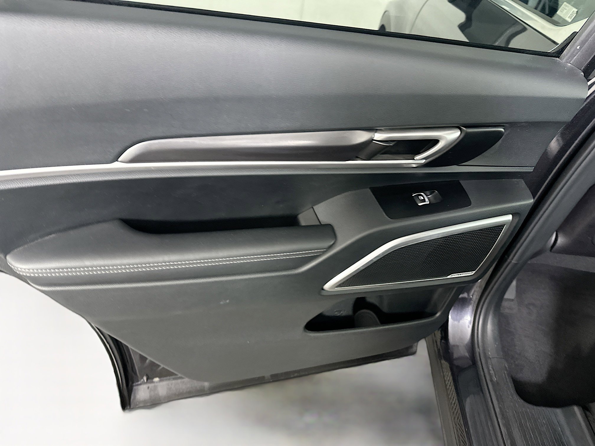 Used 2025 Kia Telluride S image 27