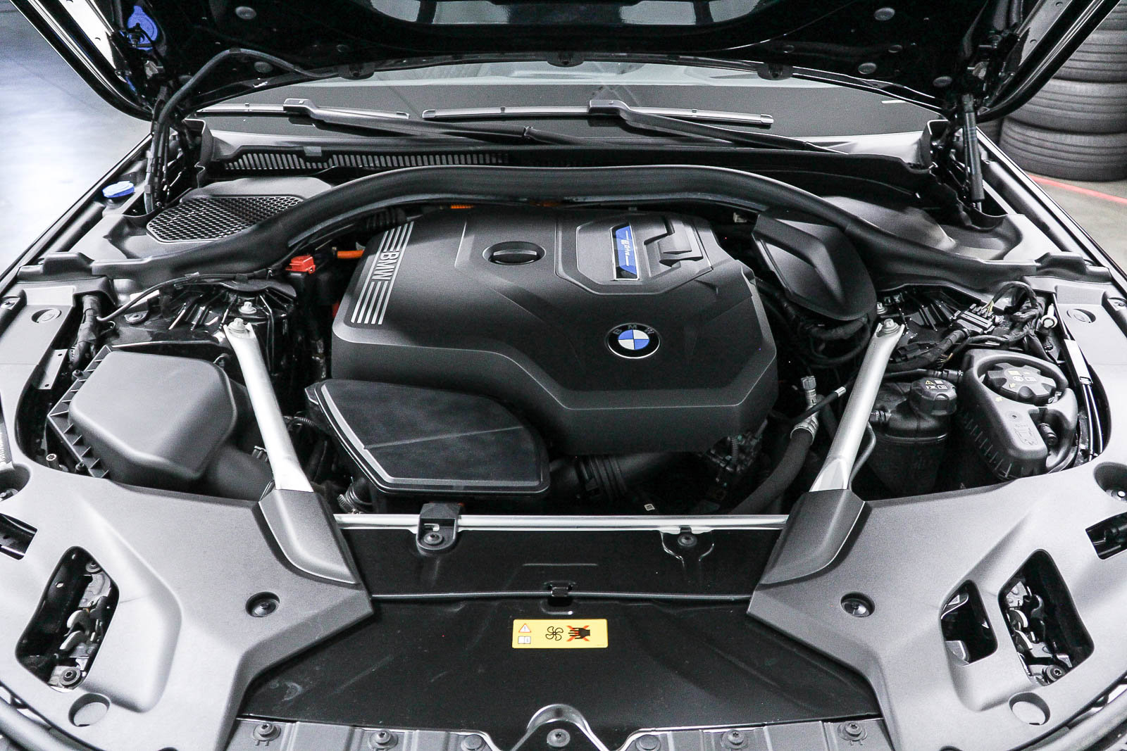 Certified 2023 BMW 530e w/ Premium Package RWD image 27