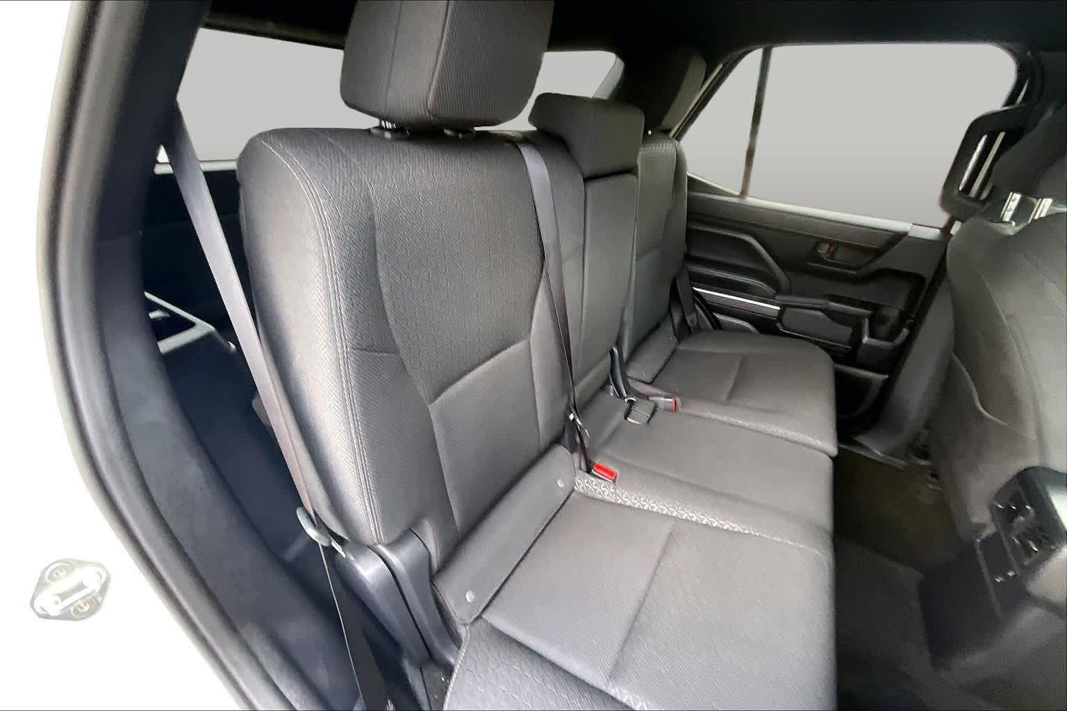 Used 2025 Toyota 4Runner SR5 AWD/4WD image 19