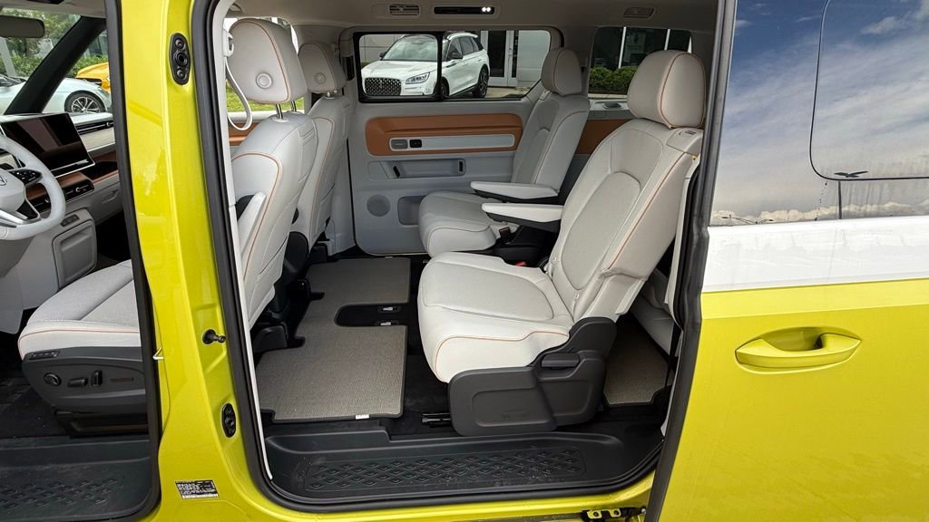 Used 2025 Volkswagen ID. Buzz 1st Edition image 12