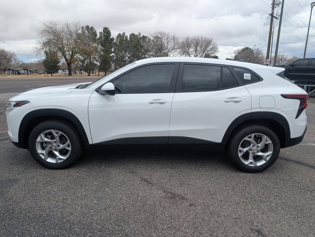 New 2026 Chevrolet Trax LS w/ LS Convenience Package image 2