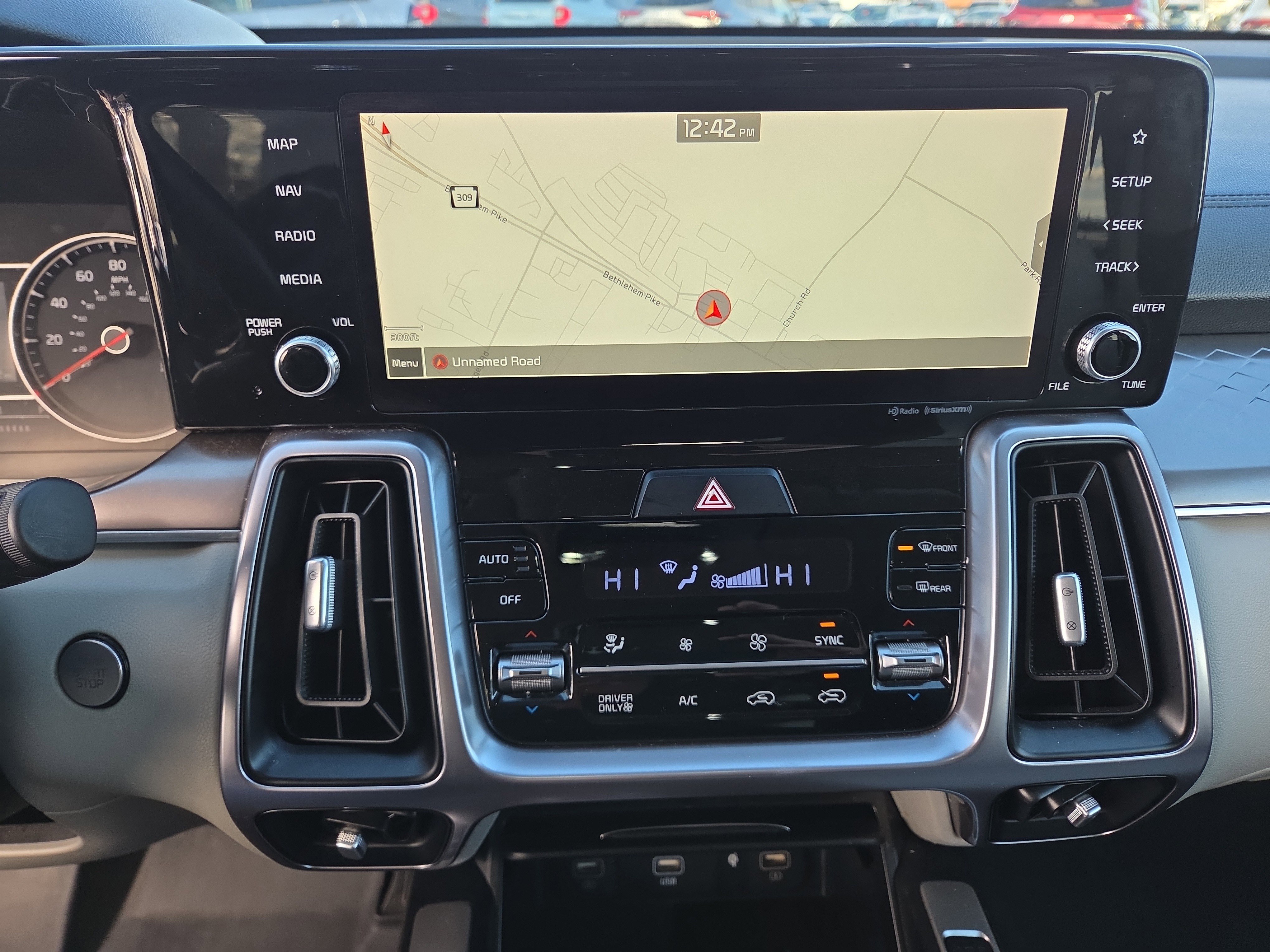 Used 2022 Kia Sorento EX w/ Panoramic Sunroof Package image 25