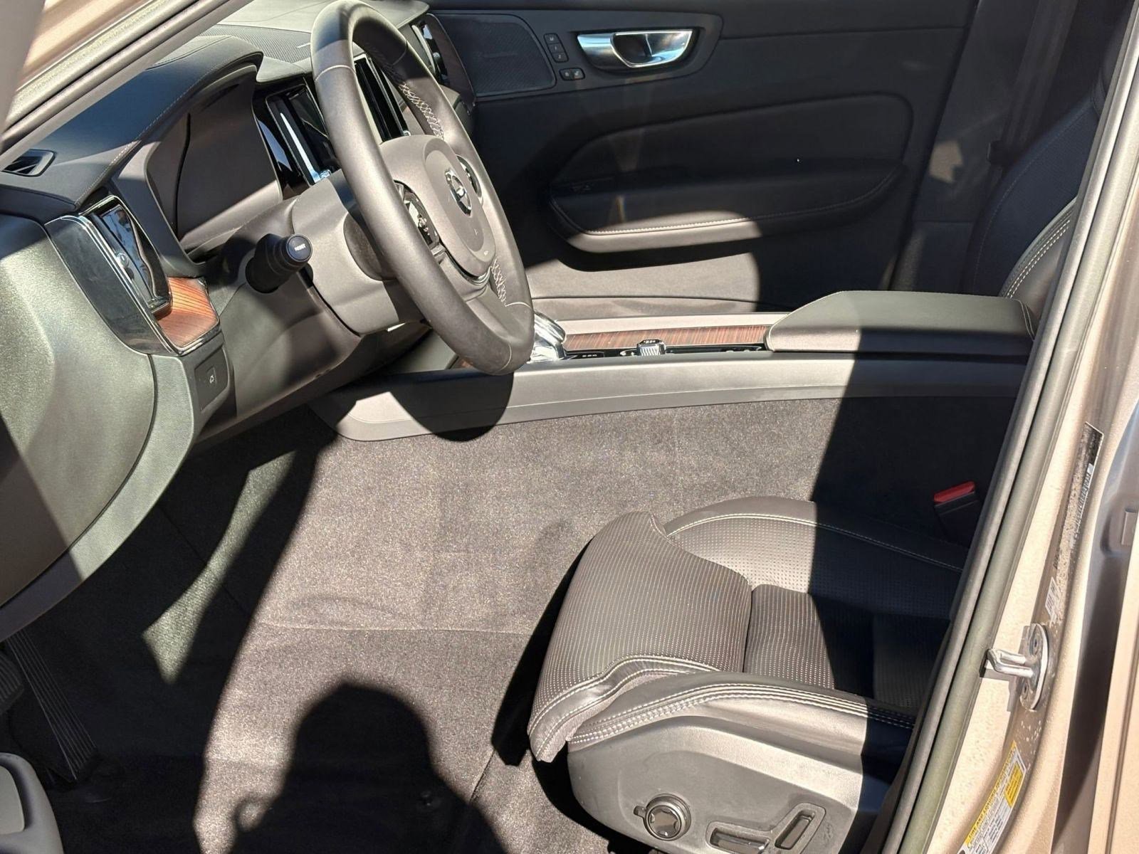 Certified 2023 Volvo XC60 B5 Ultimate image 5