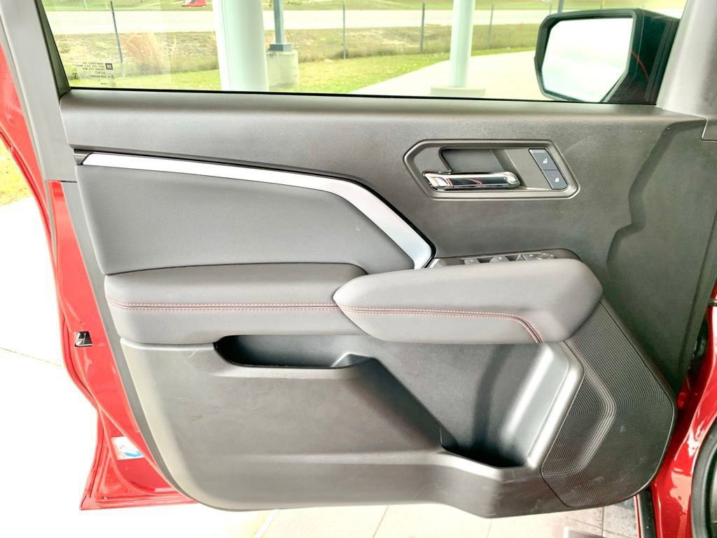 Used 2024 Chevrolet Colorado Z71 w/ Z71 Convenience Package 2 image 11