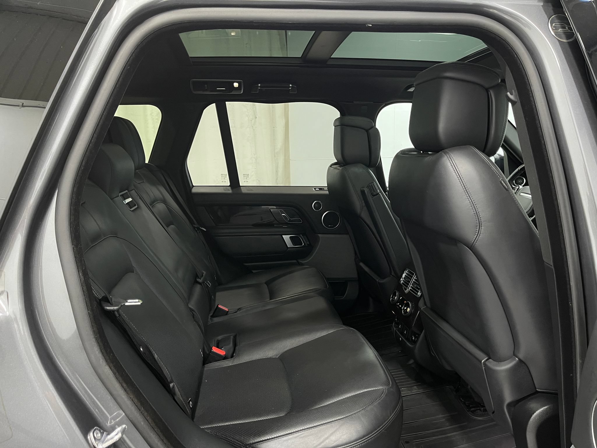Used 2019 Land Rover Range Rover Supercharged AWD/4WD image 31