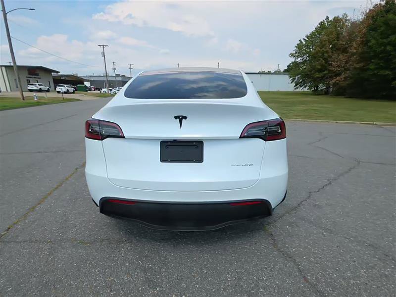 Used 2023 Tesla Model Y Long Range AWD/4WD image 3