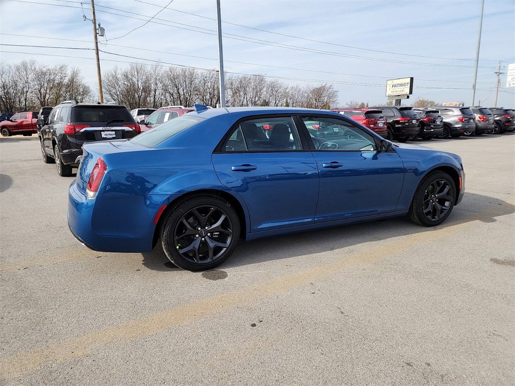 Used 2023 Chrysler 300 Touring w/ Sport Appearance Package image 2