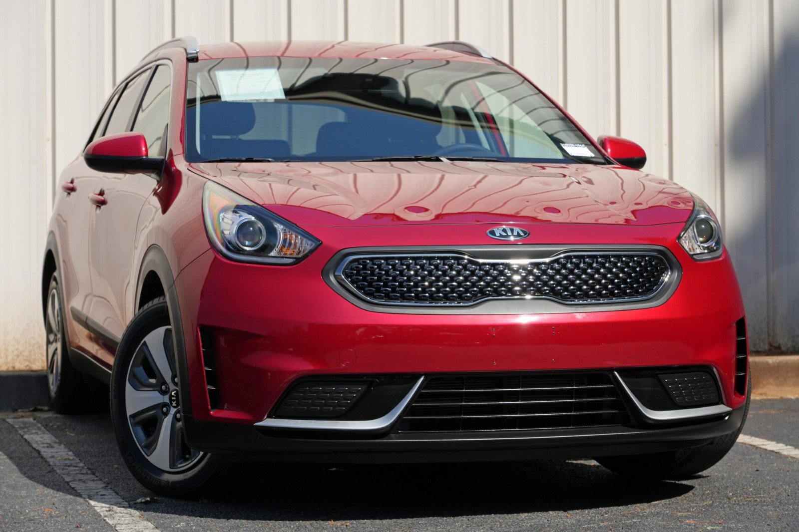 Used 2019 Kia Niro LX FWD image 2