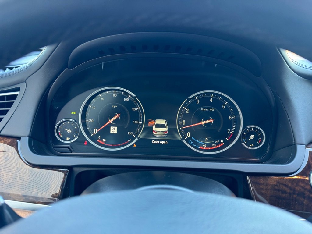 Used 2015 BMW 750Li xDrive image 13