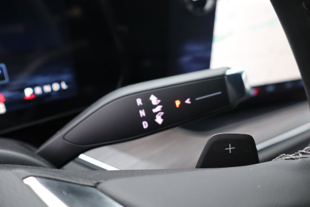 New 2026 Chevrolet Suburban LT image 16