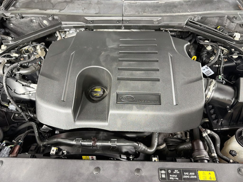 Certified 2023 Land Rover Defender 110 X-Dynamic SE AWD/4WD image 33