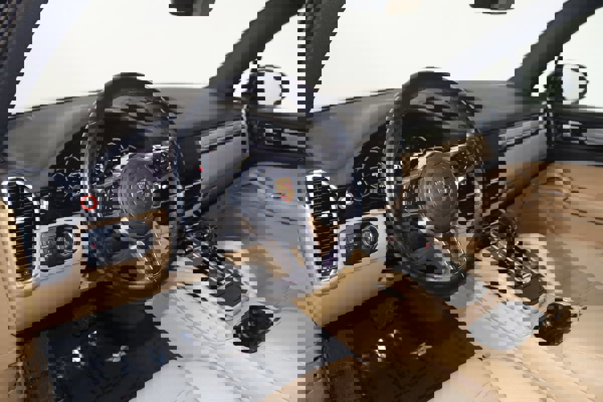 Used 2022 Porsche Cayenne Platinum Edition w/ Premium Package Plus image 6