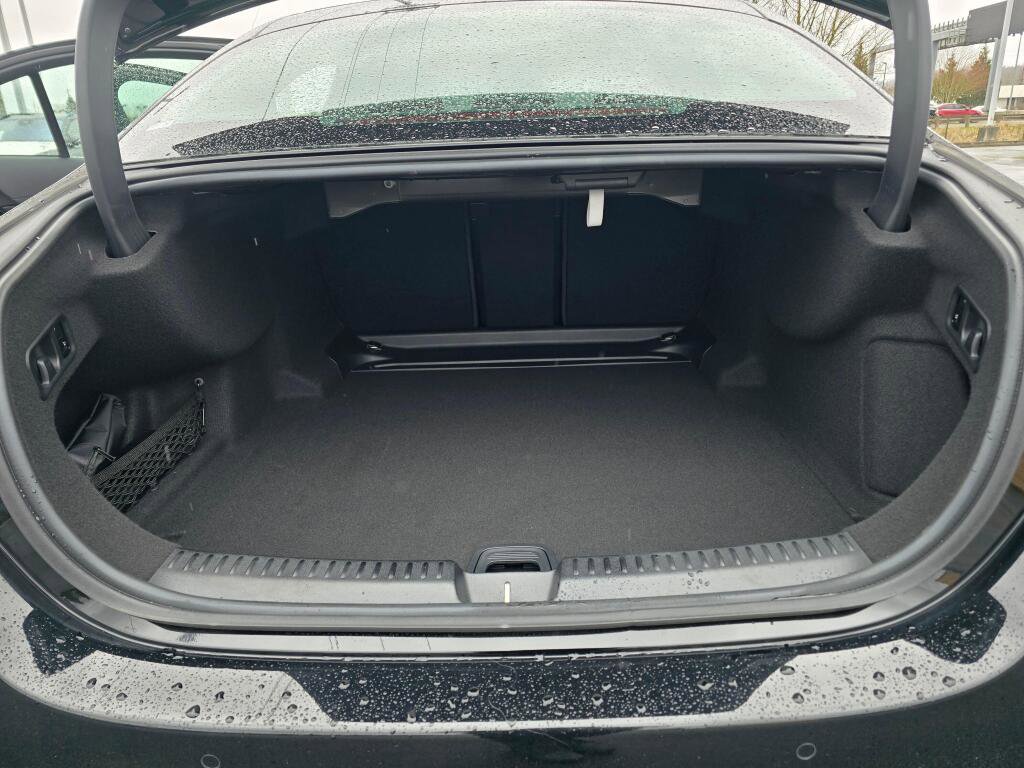 Used 2025 Mercedes-Benz E 350 4MATIC Sedan image 11