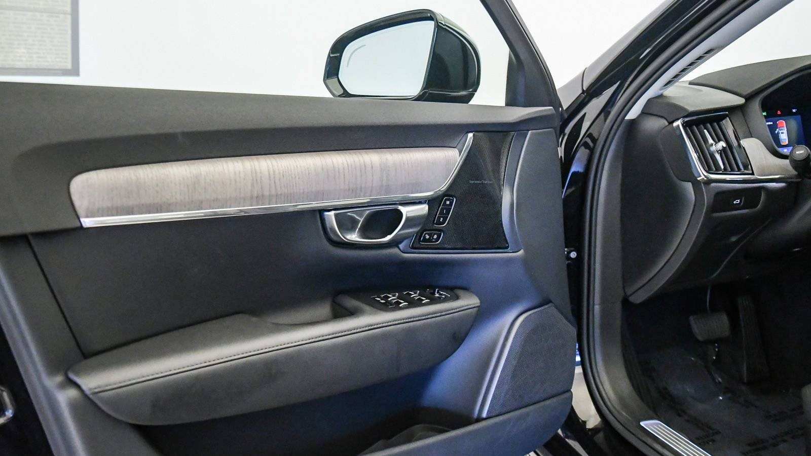 Certified 2023 Volvo S90 B6 Plus AWD/4WD image 25
