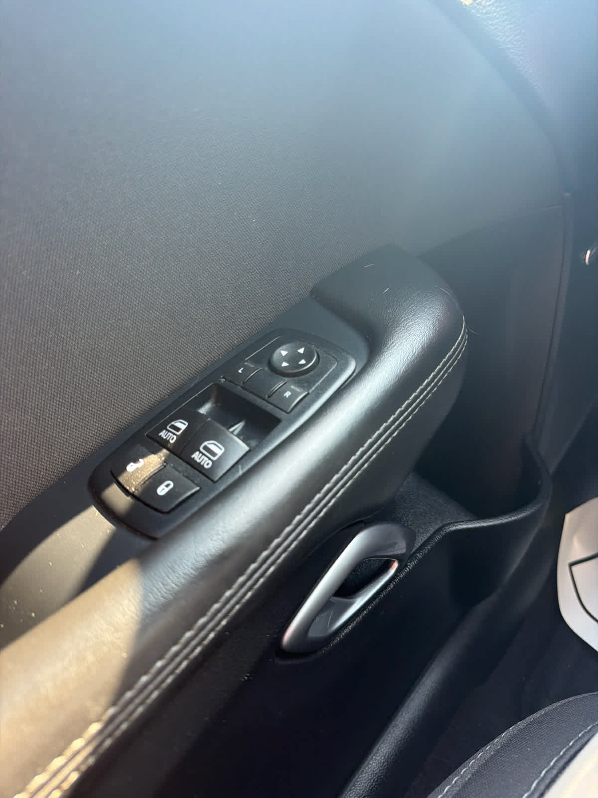 Used 2015 Dodge Challenger R/T RWD image 17
