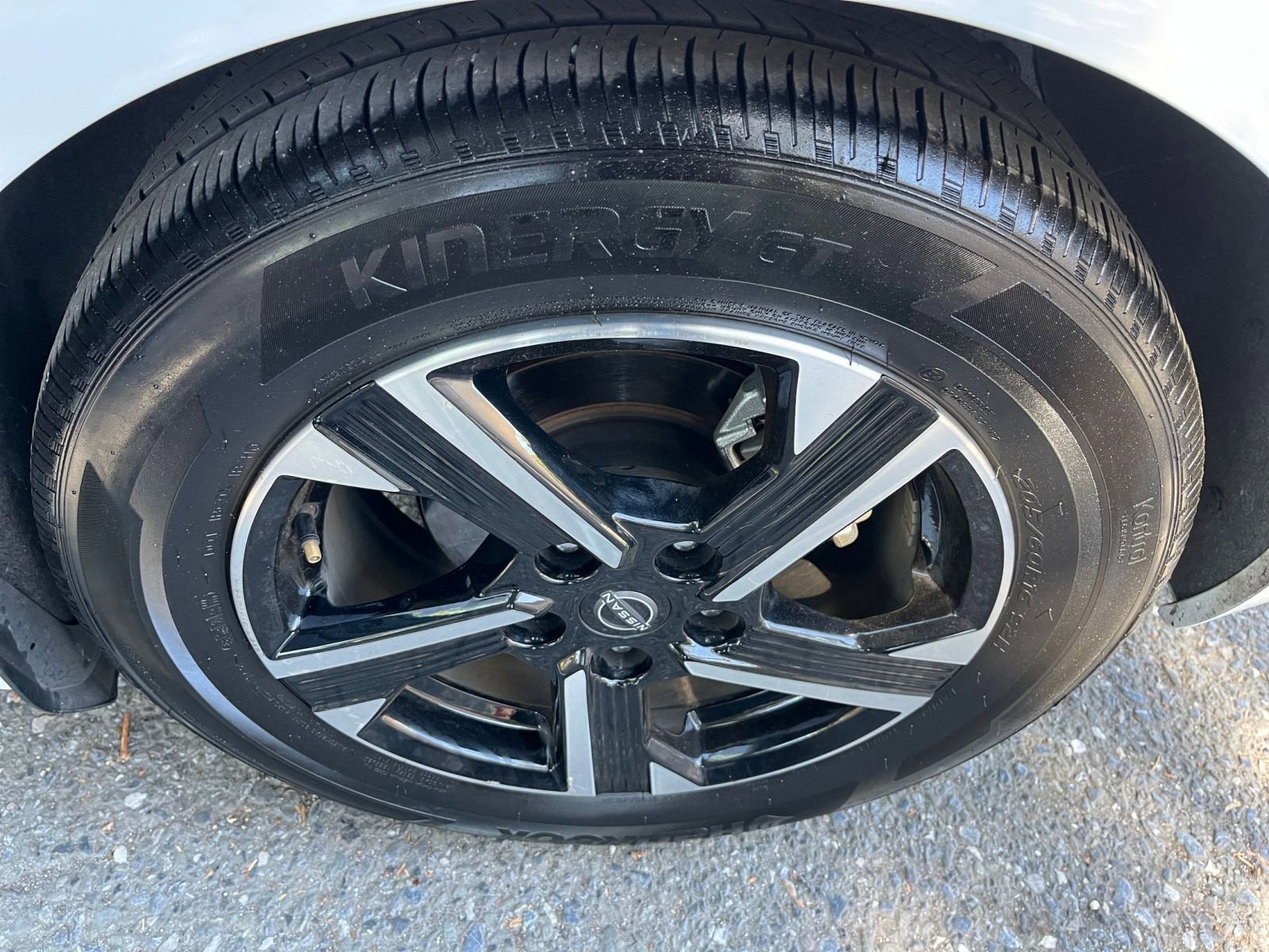 Used 2025 Nissan Sentra SV FWD image 28