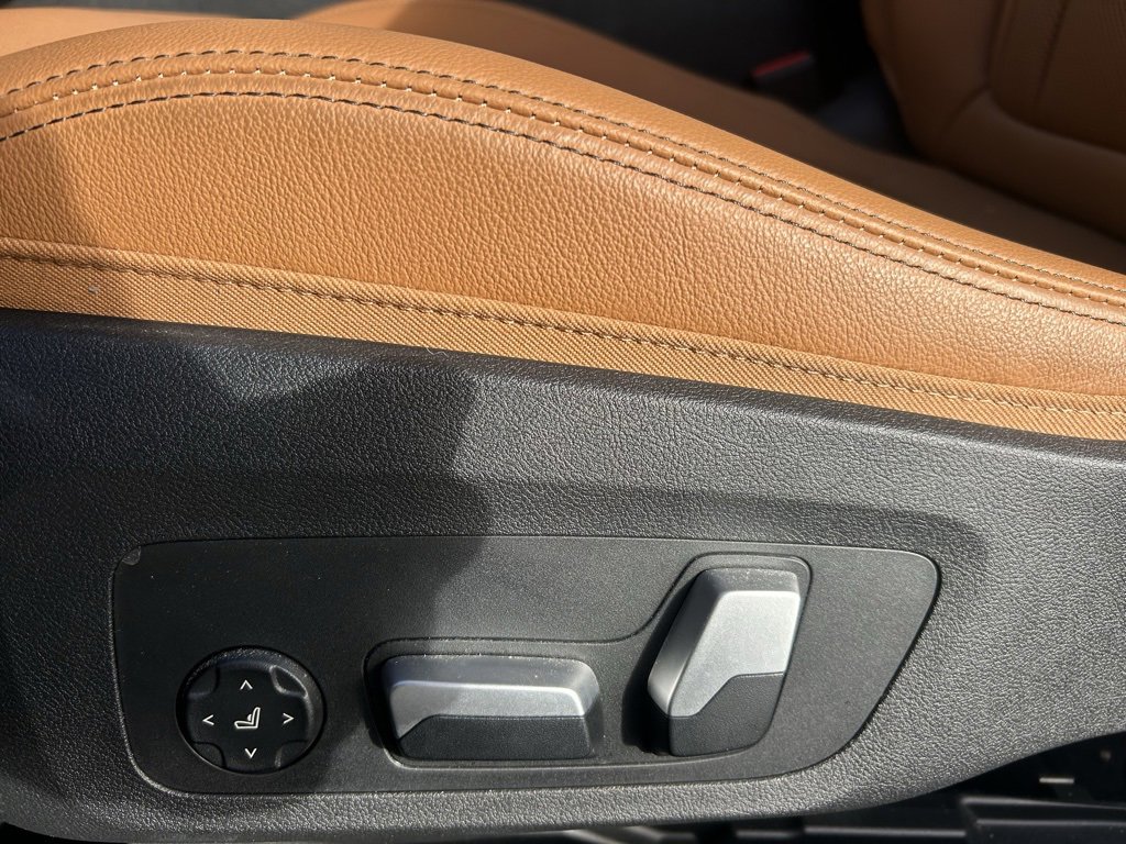 Used 2024 BMW 440i xDrive Convertible w/ Premium Package image 11