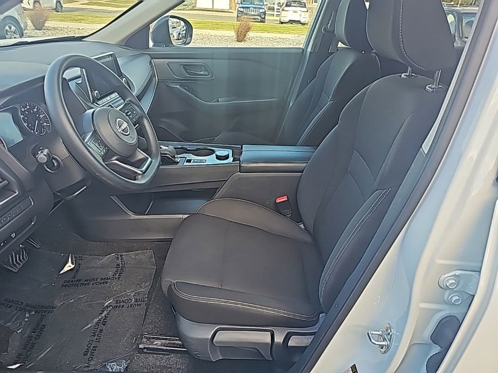 Used 2024 Nissan Rogue S image 13