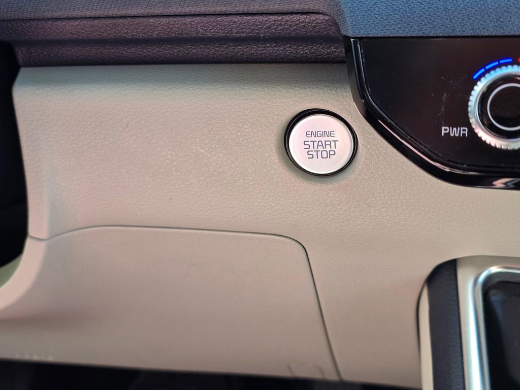 Certified 2025 Kia Carnival EX FWD image 23