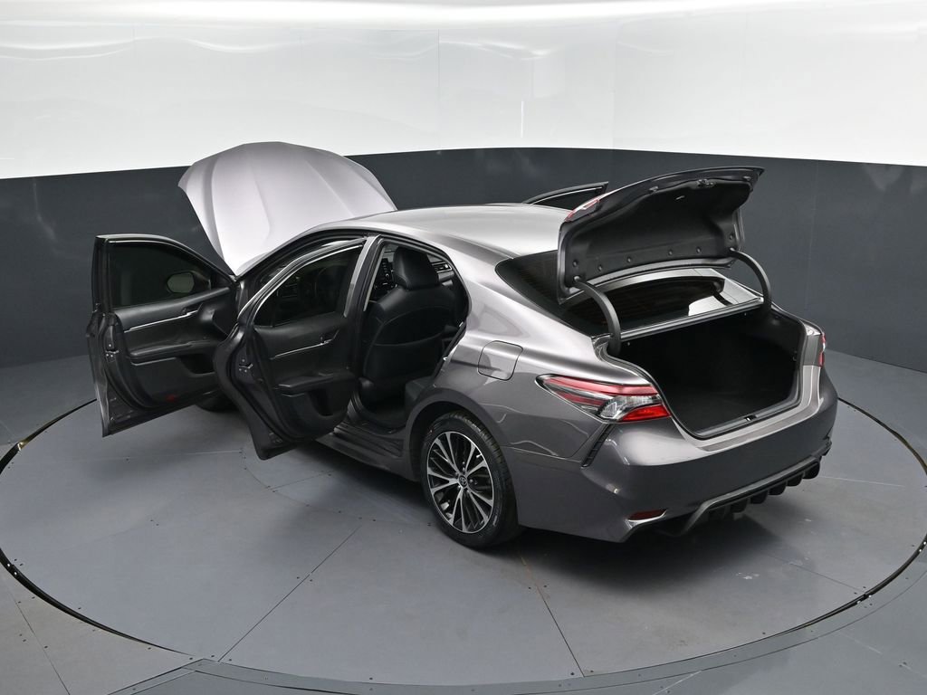 Used 2023 Toyota Camry SE image 2