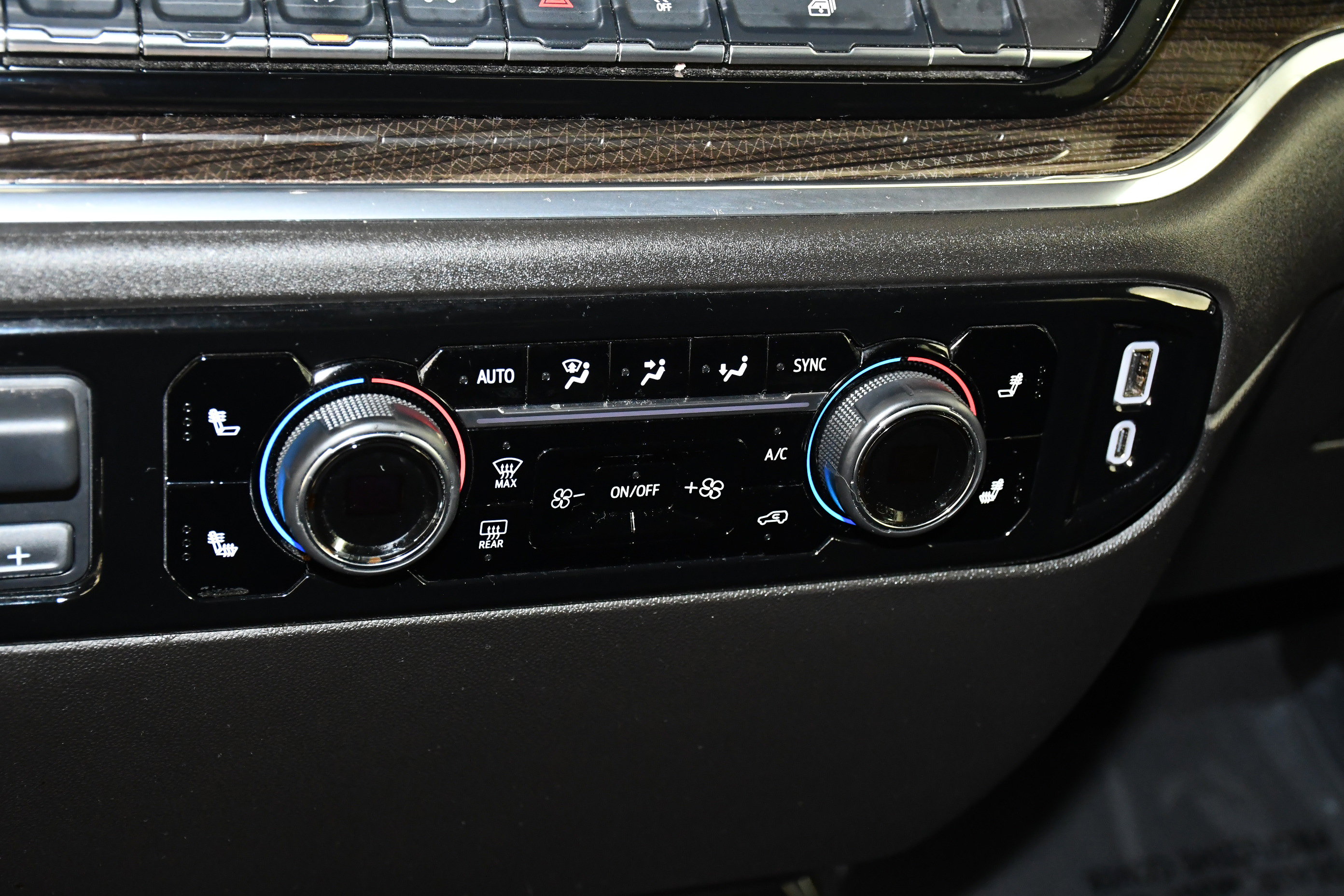 Used 2025 Chevrolet Silverado 1500 LT image 33