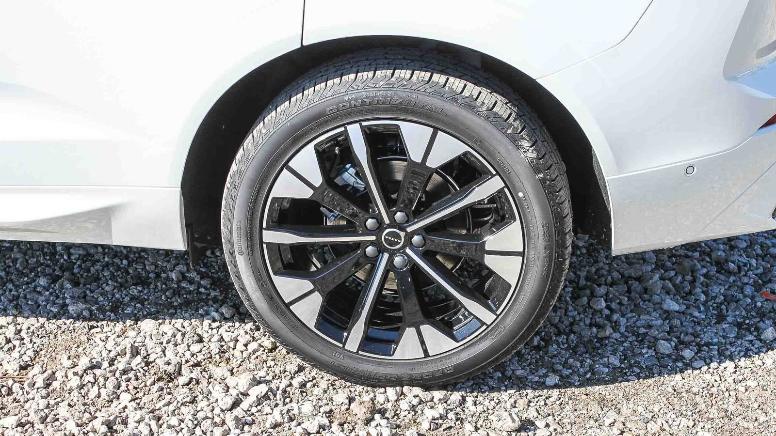New 2026 Volvo XC60 B5 Plus w/ Climate Package PRO AWD/4WD image 25