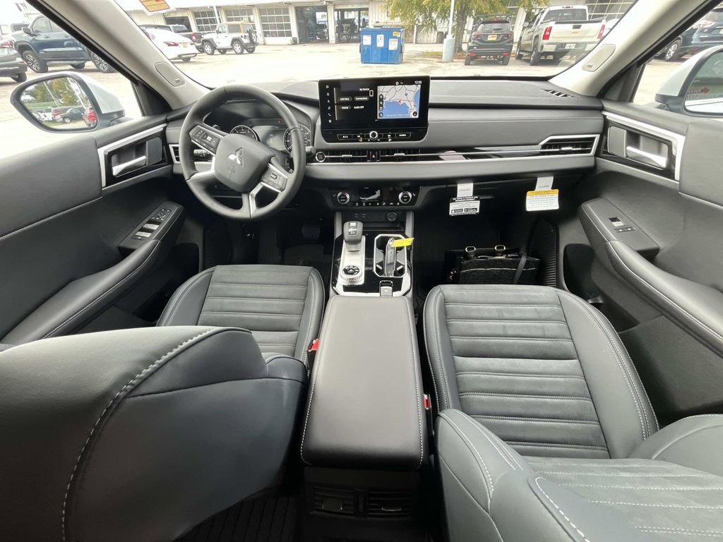 New 2026 Mitsubishi Outlander SE image 17