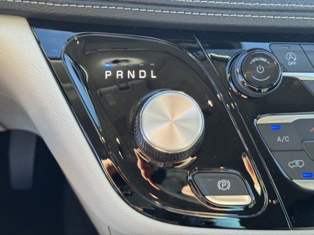 Used 2024 Chrysler Pacifica Touring-L image 24