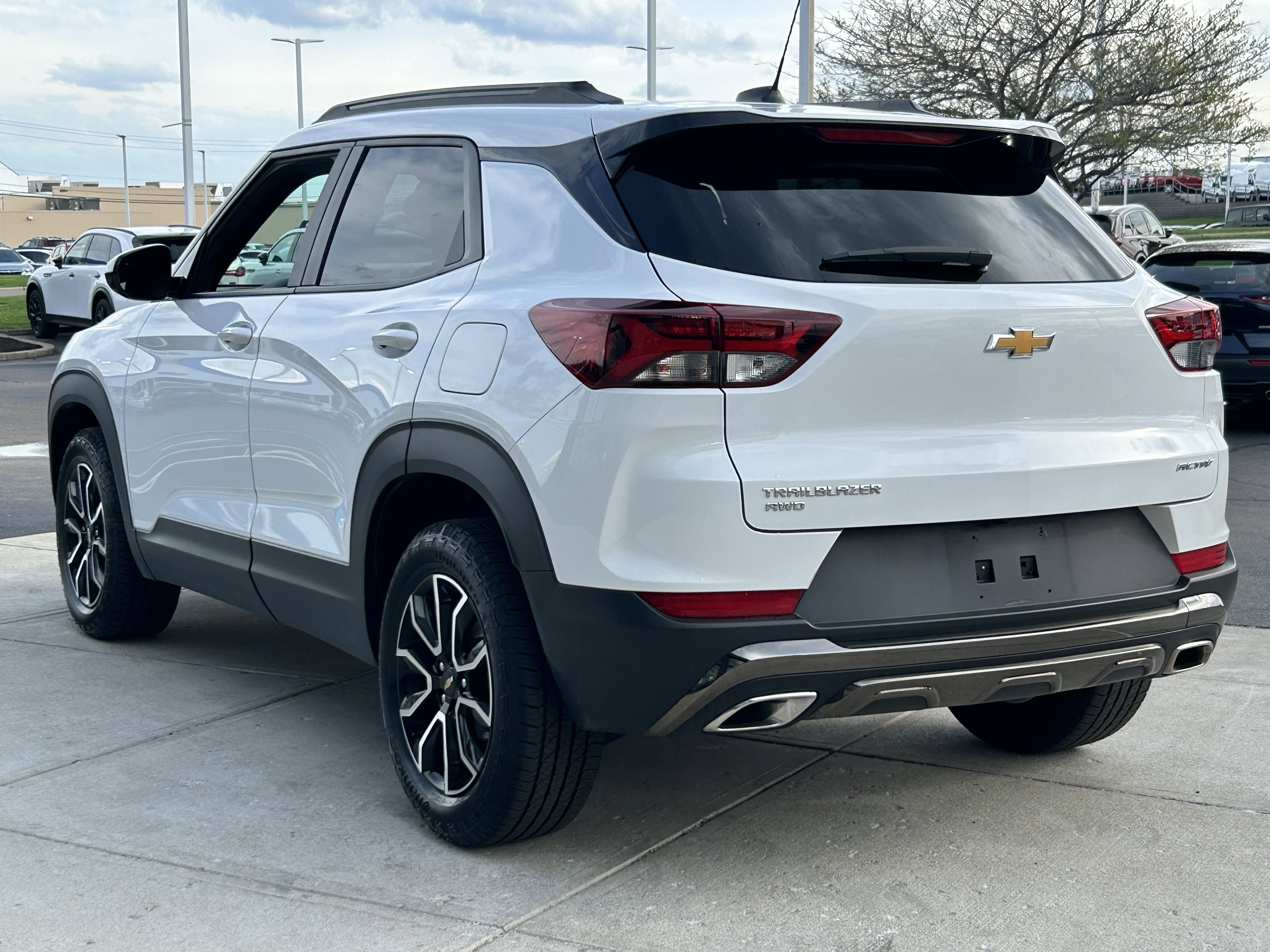 Used 2023 Chevrolet TrailBlazer ACTIV w/ Sun and Liftgate Package image 5