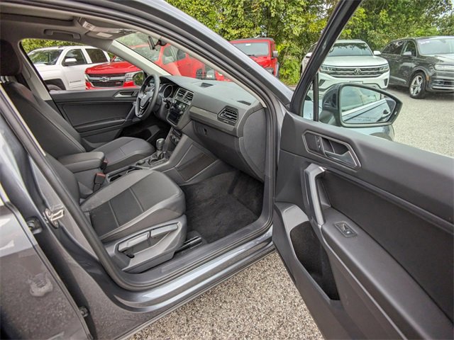 Used 2020 Volkswagen Tiguan SE w/ Panoramic Sunroof Package image 12