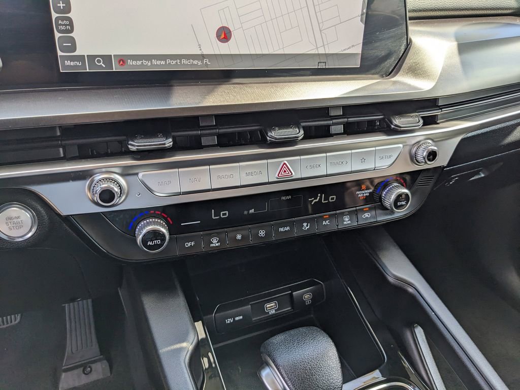 Certified 2025 Kia Telluride LX image 26