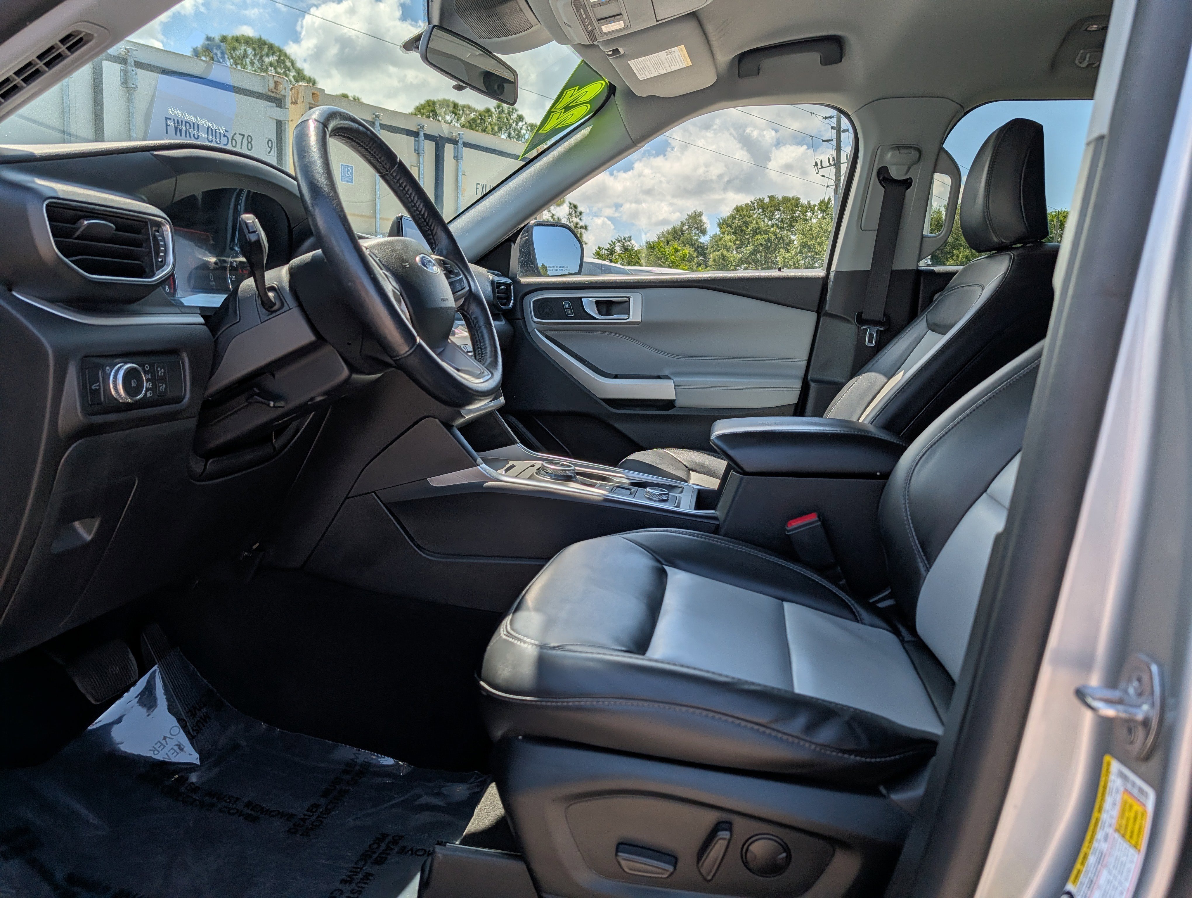 Certified 2022 Ford Explorer XLT w/ Equipment Group 202A AWD/4WD image 28