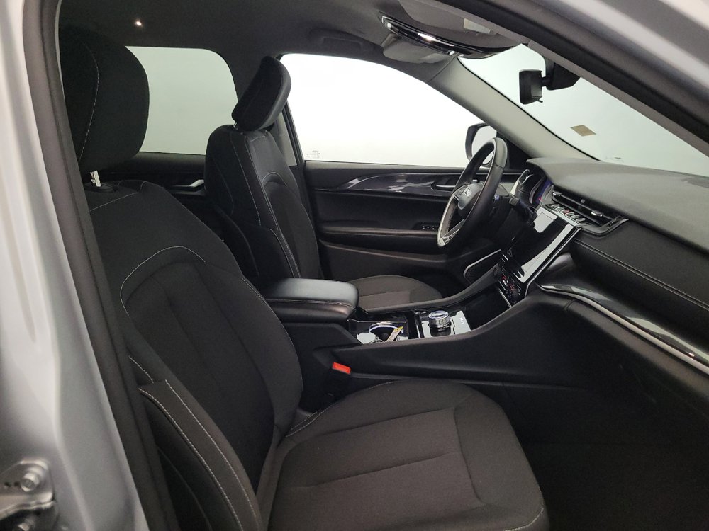 Used 2022 Jeep Grand Cherokee L Laredo w/ Luxury Tech Group I AWD/4WD image 21