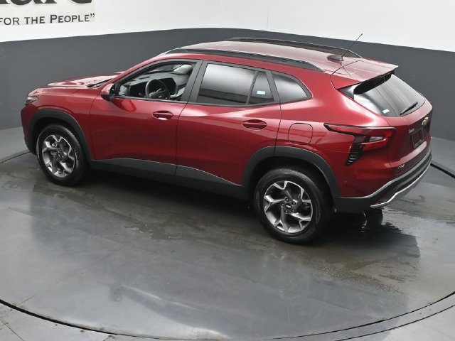 Used 2025 Chevrolet Trax LT FWD image 46