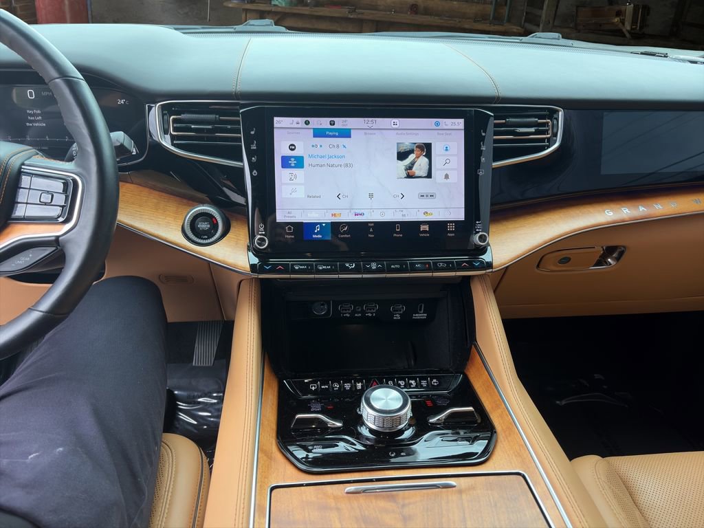 Used 2022 Jeep Grand Wagoneer Series III w/ Rear Seat Video Group 1 image 26