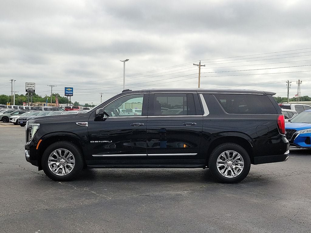 Used 2025 GMC Yukon XL Denali AWD/4WD image 3