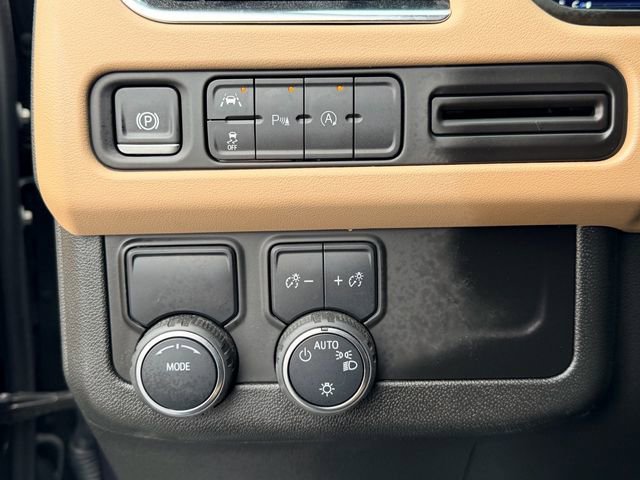 Used 2024 Chevrolet Suburban Premier image 17