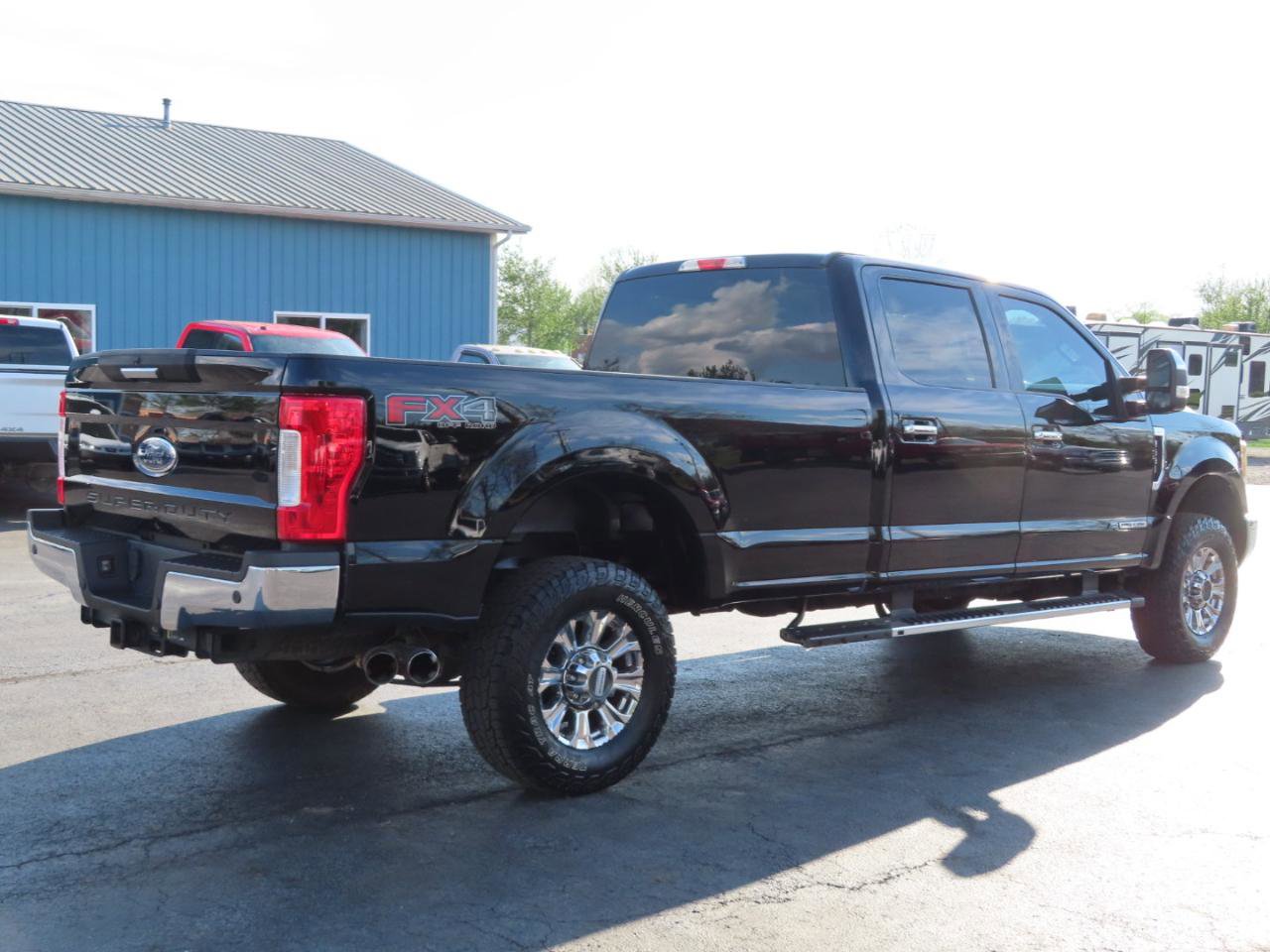 Used 2017 Ford F350 XLT w/ XLT Premium Package AWD/4WD image 6