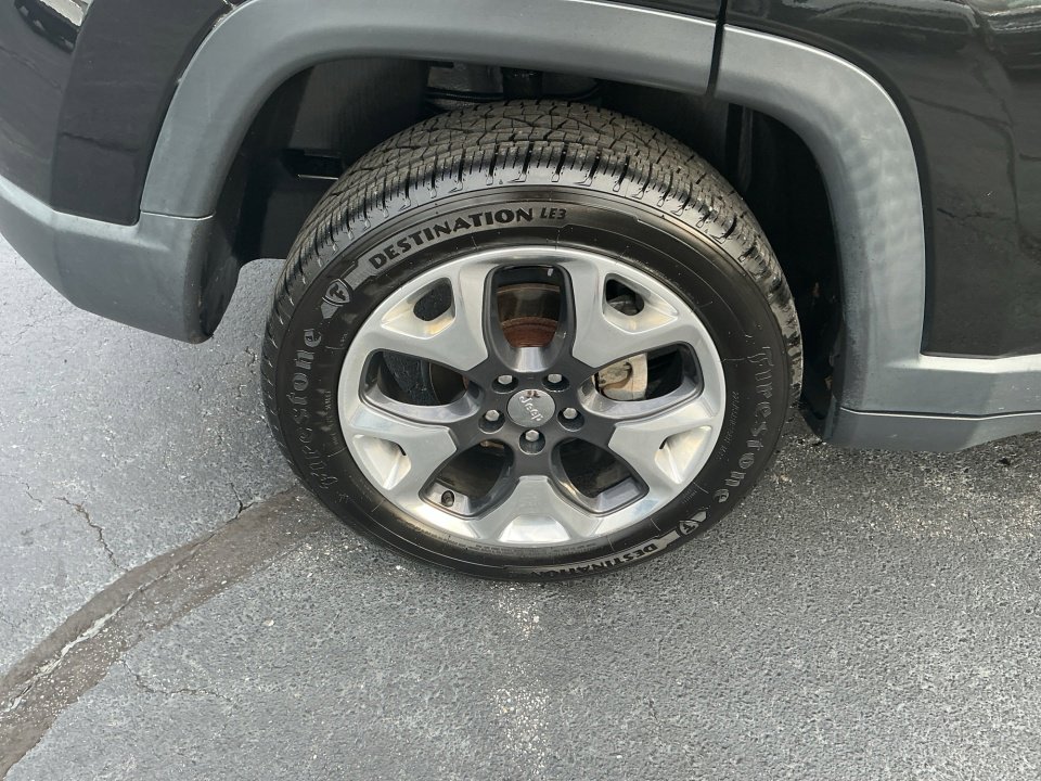 Used 2018 Jeep Compass Limited w/ Navigation Group image 27