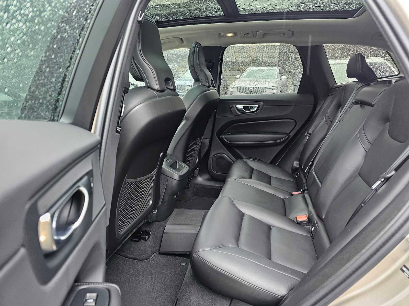 Certified 2025 Volvo XC60 B5 Core w/ Protection Package Premier AWD/4WD image 18