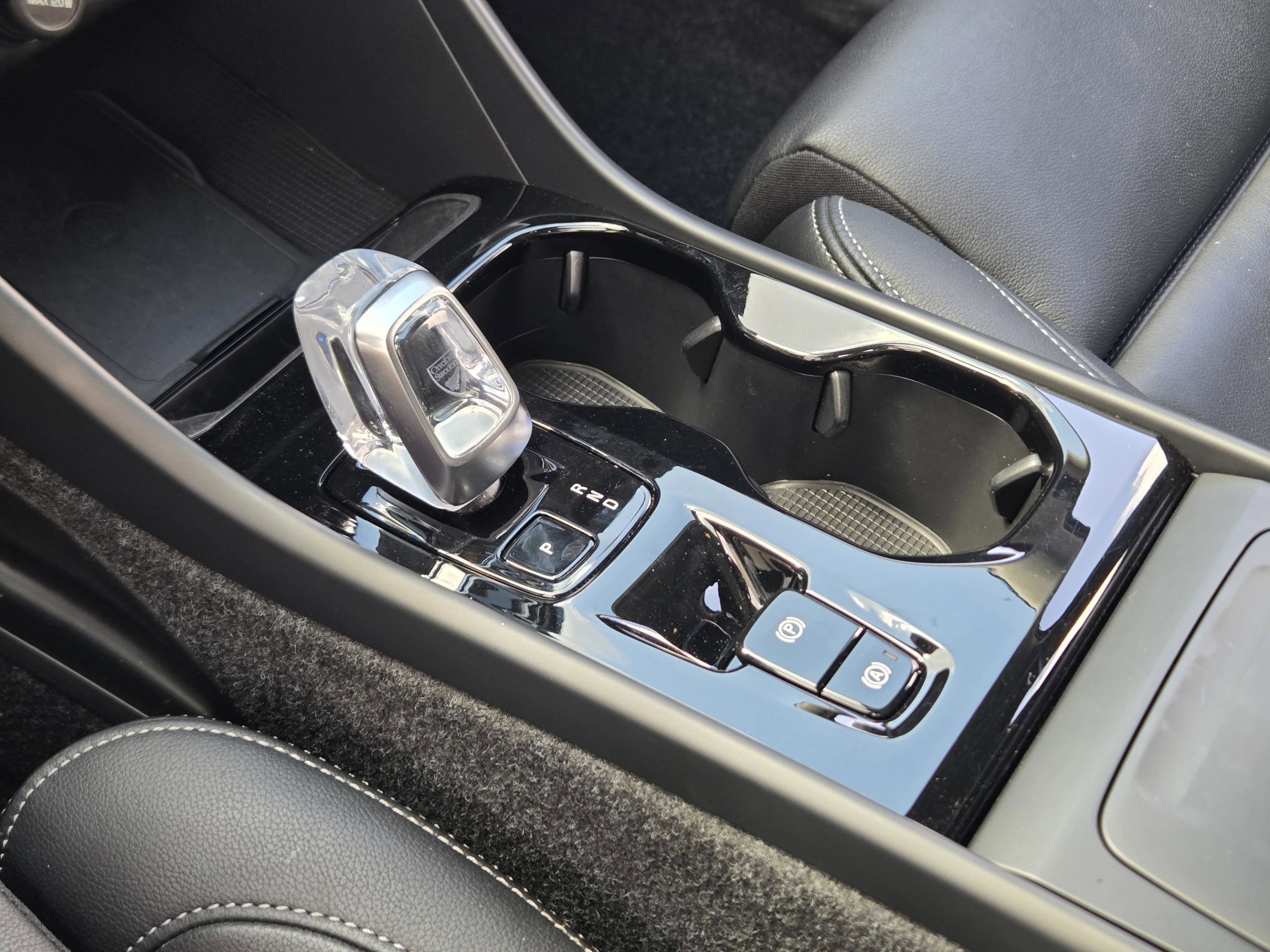 Used 2025 Volvo XC40 B5 Plus image 17