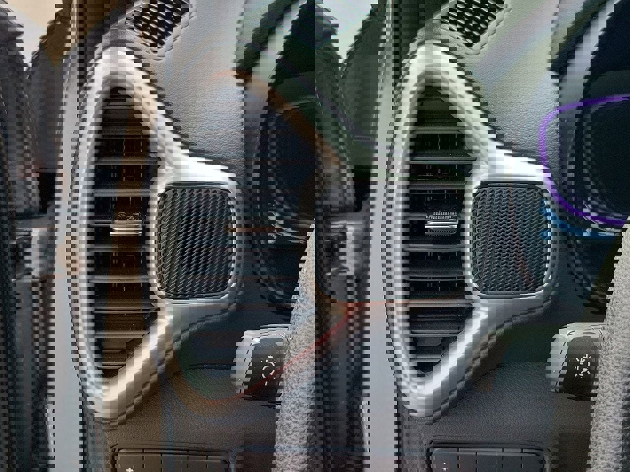 Used 2025 Kia Soul LX w/ LX Technology Package FWD image 29