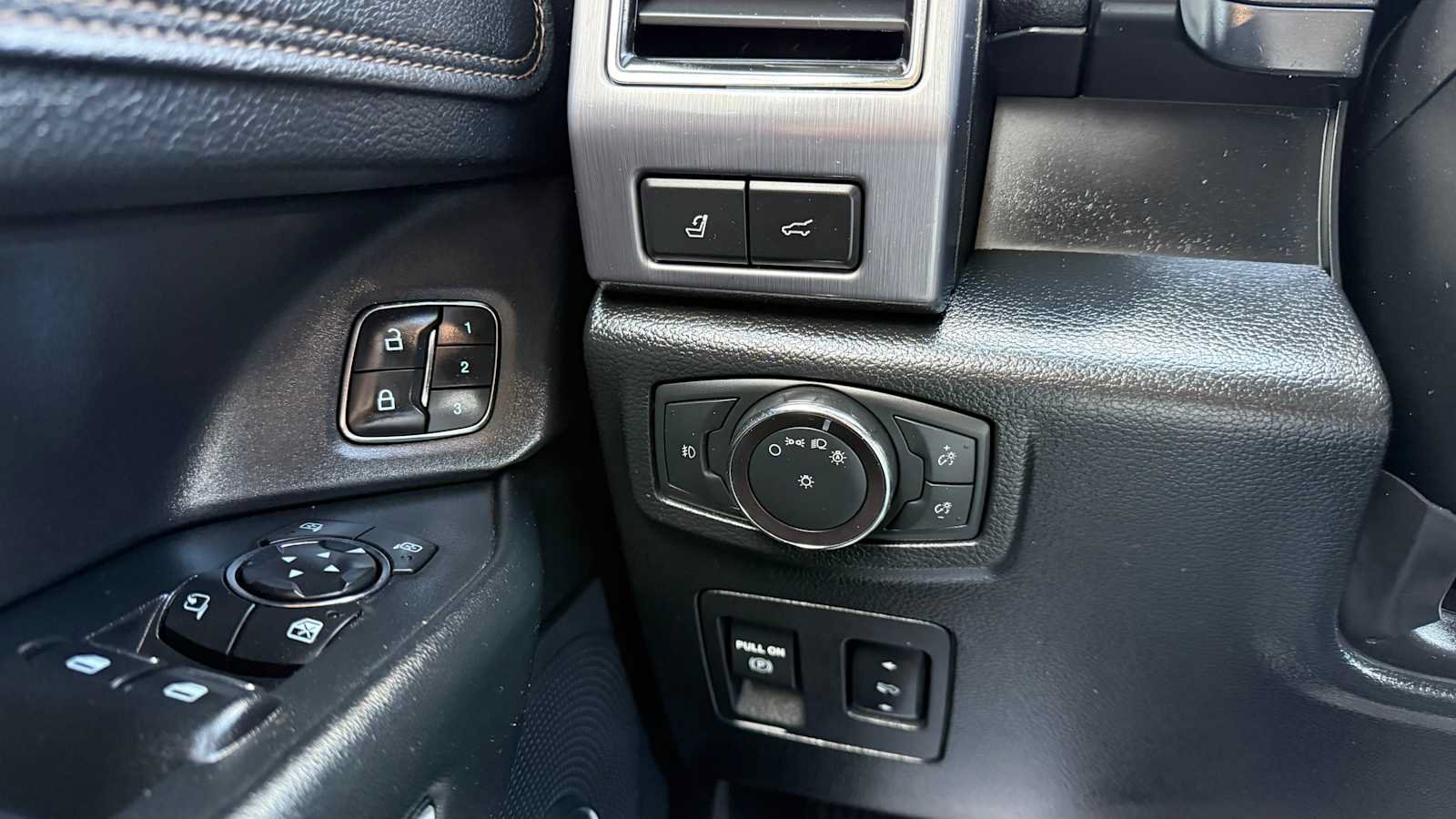 Used 2019 Ford Expedition Platinum AWD/4WD image 15