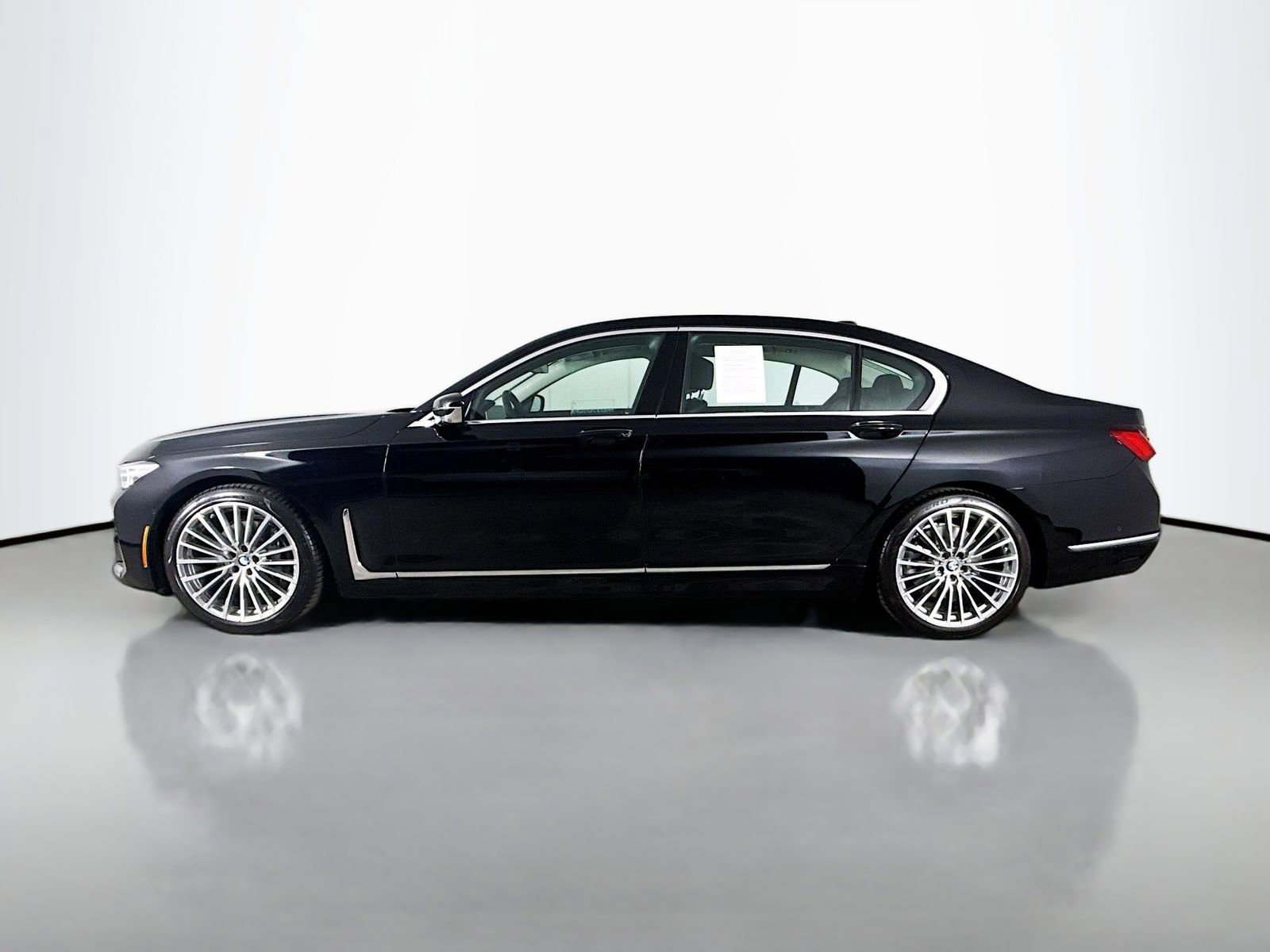 Certified 2022 BMW 740i image 4