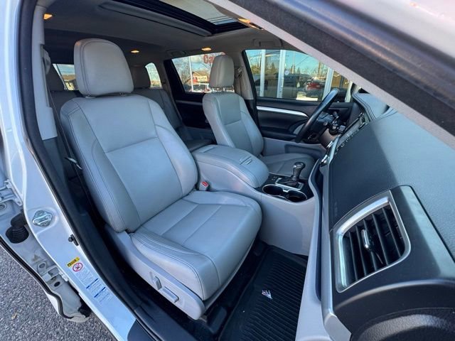 Used 2018 Toyota Highlander XLE AWD/4WD image 11