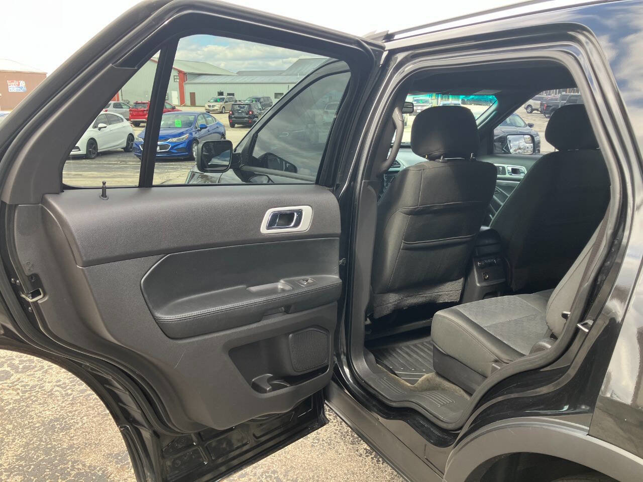 Used 2015 Ford Explorer XLT AWD/4WD image 11