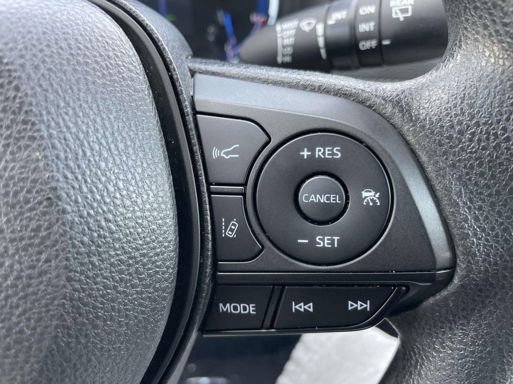 Used 2024 Toyota RAV4 AWD Hybrid image 32