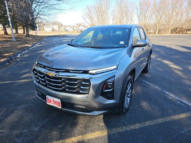 Used 2025 Chevrolet Equinox LT image 2