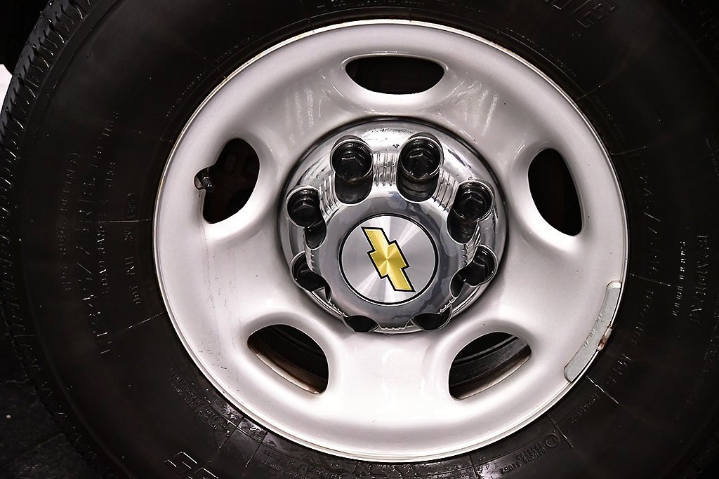 Used 2025 Chevrolet Express 3500 LT w/ LT Preferred Equipment Group image 9